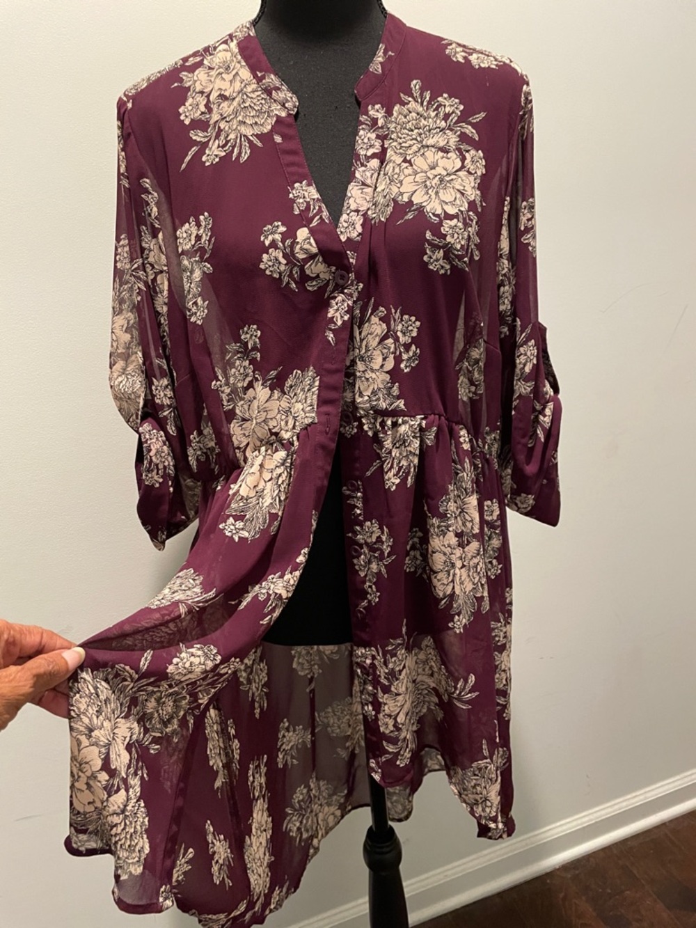Torrid Lexie Hi-Low Tunic Size 0 (Large) 
Burgundy Floral Fairy Whimsy